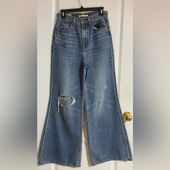 NWOT Levi’s High Loose Flare Ripped Distressed Ultra High Rise Jeans Size 27 - Picture 6 of 16